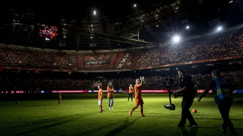 Dutch hero Sneijder announces retirement from football