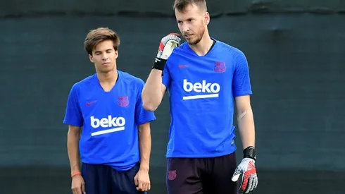 Barcelona keeper Neto suffers wrist injury in training