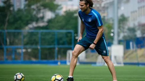 Former Uruguay captain Forlan announces retirement from football