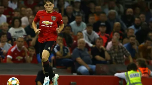 James keeps his cool to give United victory over Milan