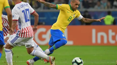 Brazil captain Alves heads home to Sao Paulo