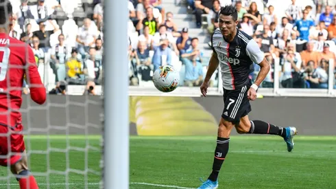 Ronaldo helps ease Juventus past SPAL to top Serie A