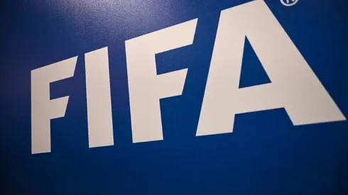 FIFA agrees limits to player loans and agent commissions