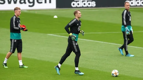 Bayern Munich president ups stakes in Germany 'keeper row