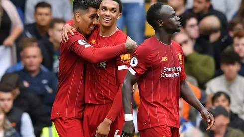 Liverpool restore five-point lead at Chelsea, Man Utd beaten by West Ham