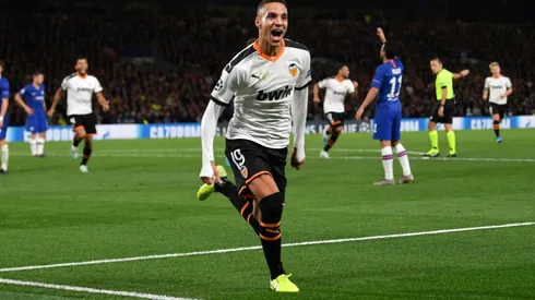 Chelsea pay penalty of Barkley miss in defeat by Valencia