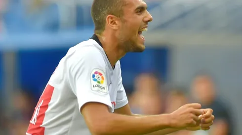 Jordan free-kick fires Sevilla to top of La Liga