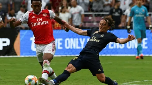 Willock signs new Arsenal contract