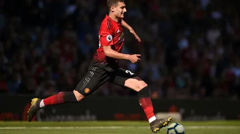 Man United's Dalot visits 'Miracle Doctor' in China