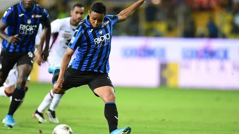 Seven-goal Atalanta run riot to close in on Juventus