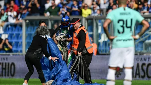 Parachutist gatecrashes Inter Milan's win at Sassuolo