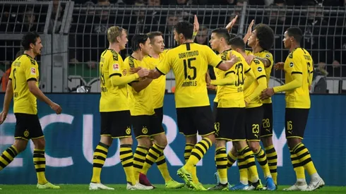 Dortmund beat Bundesliga leaders Gladbach, Bayern held by Augsburg