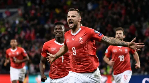 Switzerland beat Ireland to keep automatic Euro hopes alive