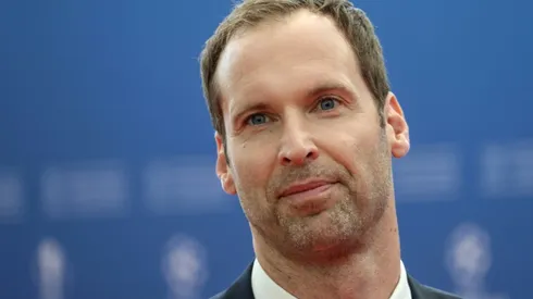 Goalkeeper to goaltender: Peter Cech signs for ice hockey club