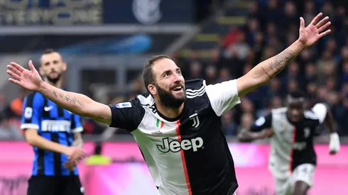 Higuain winner beats Inter to put Juventus top
