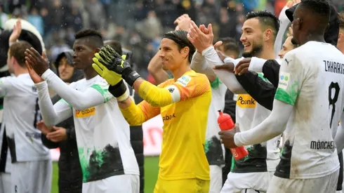 Gladbach go top with Augsburg thrashing, Wolfsburg second