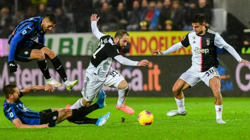 Higuain keeps Juventus top as Inter maintain chase