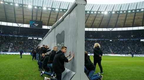 Bundesliga commemorates fall of Berlin Wall 30-years on
