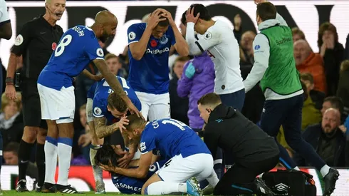 Everton's Gomes released from hospital