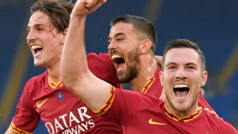 Resurgent Roma sink wobbling Napoli to go third