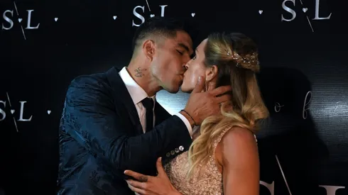Barcelona's Suarez renews wedding vows, with Messi on guest list