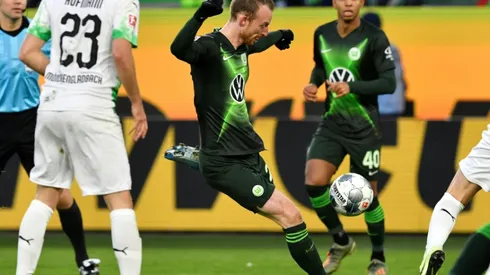 Arnold's late winner denies 'punchbag' Moenchengladbach top spot