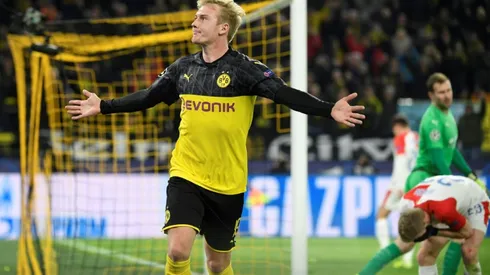 Dortmund hold off Slavia to reach Champions League last 16