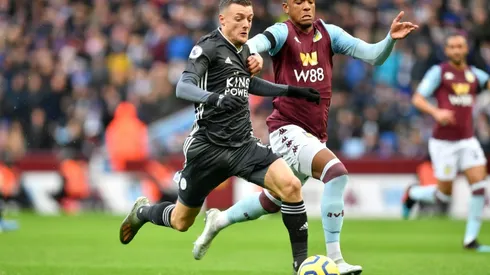 Red-hot Vardy fires title-chasing Leicester to club record win