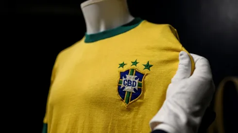 Pele's last Brazil jersey sells for 30,000 euros in Italy