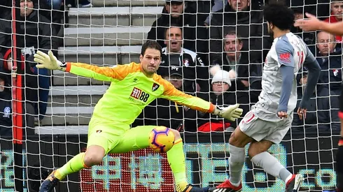 Bournemouth keeper Begovic replaces Reina at AC Milan