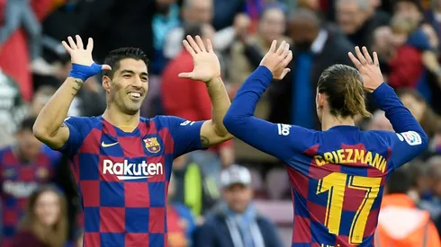Barcelona lose Suarez for key four months after knee surgery