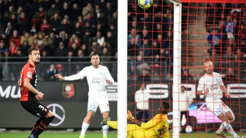 Strootman fires Marseille within four points of PSG