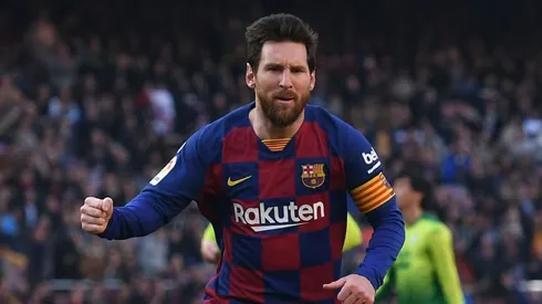 Defiant Messi gives troubled Barca hope of Champions League glory