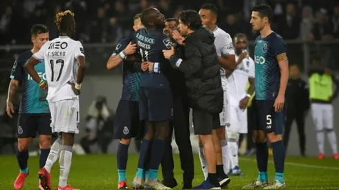 Porto striker Moussa Marega walks off pitch after monkey chants