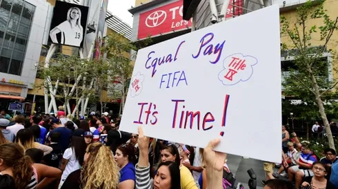 Men's team blasts US Soccer, backs women's equal pay fight