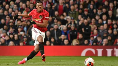 Solskjaer feels fans' love as Man Utd complete derby double over Man City