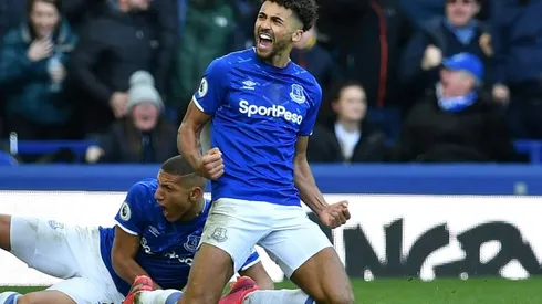 Calvert-Lewin signs new Everton contract