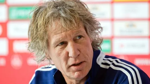 Dutch coach Verbeek quits A-League's Adelaide United