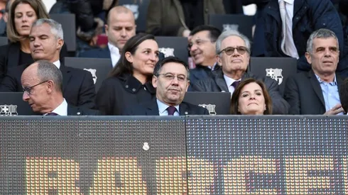 Barcelona deny corruption after six board members resign
