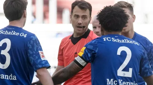 'Justice for George': Schalke's US footballer in armband protest