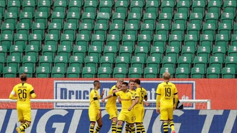 Dortmund beat Wolfsburg to close in on Bayern ahead of title showdown