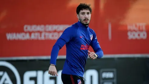 Surgical material removed from knee of Atletico's Vrsaljko