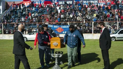 Fans mourn slain ex-footballer revered by Maradona as 'world best'
