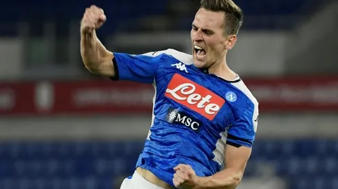 Milik, Lozano goals help Napoli win on Serie A return
