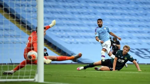 Man City crush 'embarrassed' Burnley to keep Liverpool waiting