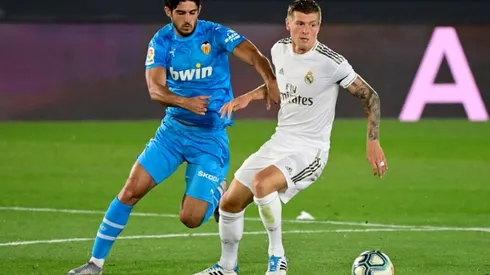 Guedes shines as Valencia keep top four hopes alive