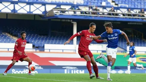 Liverpool's title march delayed by Everton stalemate, Chelsea sink Villa