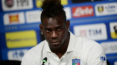 Mancini tells Balotelli to 'wake up' before his career sinks