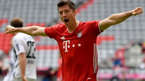 Bayern eye treble after Lewandowski claims league goal record