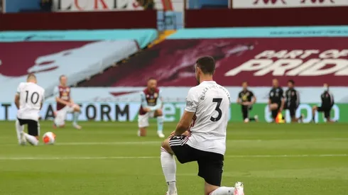 Players take knee before goalline row